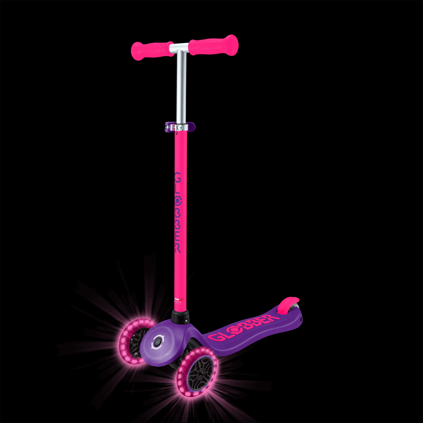 קורקינט 3 גלגלים חכם לילדים ורוד Globber דגם Primo PLUS Lights NEON – סדרת Ecologic מוצר זה זמין לפרה-אורדר. המשלוח יתבצע החל מתאריך 18.6.2026