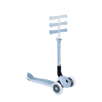 קורקינט 3 גלגלים מתקפל לילדים Globber דגם Primo Junior Lights (האורות ניתנים לביטול) – סדרת Ecologic בלוברי תכלת