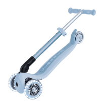 קורקינט 3 גלגלים מתקפל לילדים Globber דגם Primo Junior Lights (האורות ניתנים לביטול) – סדרת Ecologic בלוברי תכלת