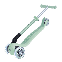 קורקינט 3 גלגלים מתקפל לילדים Globber דגם Primo Junior Lights (האורות ניתנים לביטול) – סדרת Ecologic פיסטוק