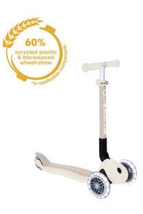 קורקינט לילדים 3 גלגלים גלובר פרימו ג'וניור מתקפל עם אורות בגלגלים (האורות ניתנים לביטול) Globber Primo Junior foldable מנגנון היגוי בהטייה, גובה מתכוונן, צבע לבן קוקוס (Copy)